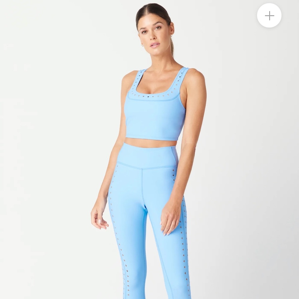 NWT GIGIC TOP MEDIUM